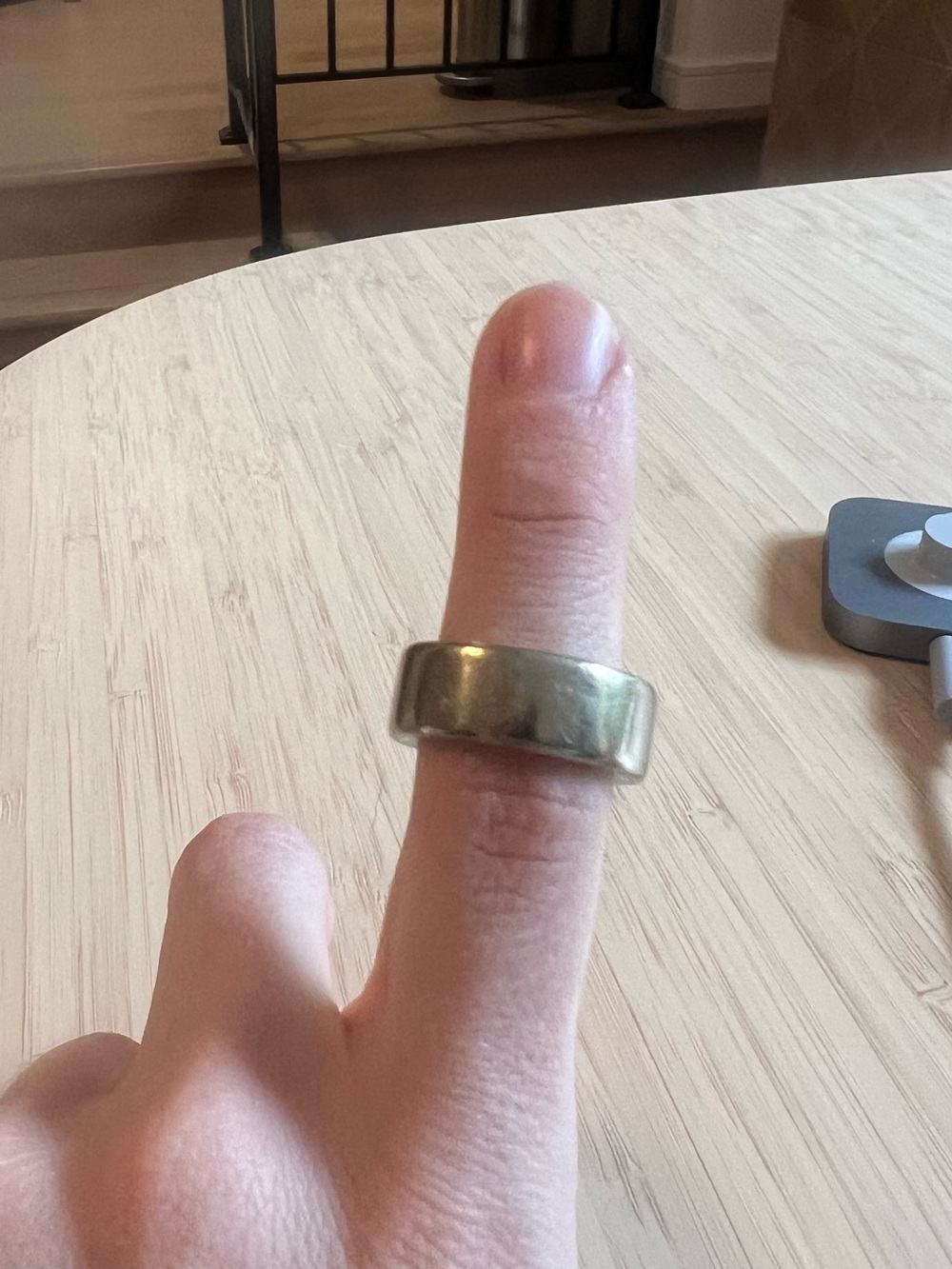 Oura Ring 4 — Gold exterior with Silver inner band size 6 - Picture 9 of 10